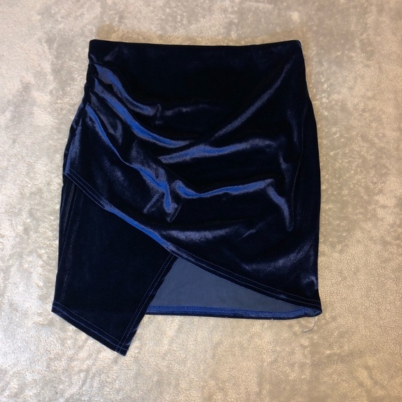 NWT NASTY GAL Love So Soft Crop Top Skirt Set Sz 8 - Picture 2 of 8